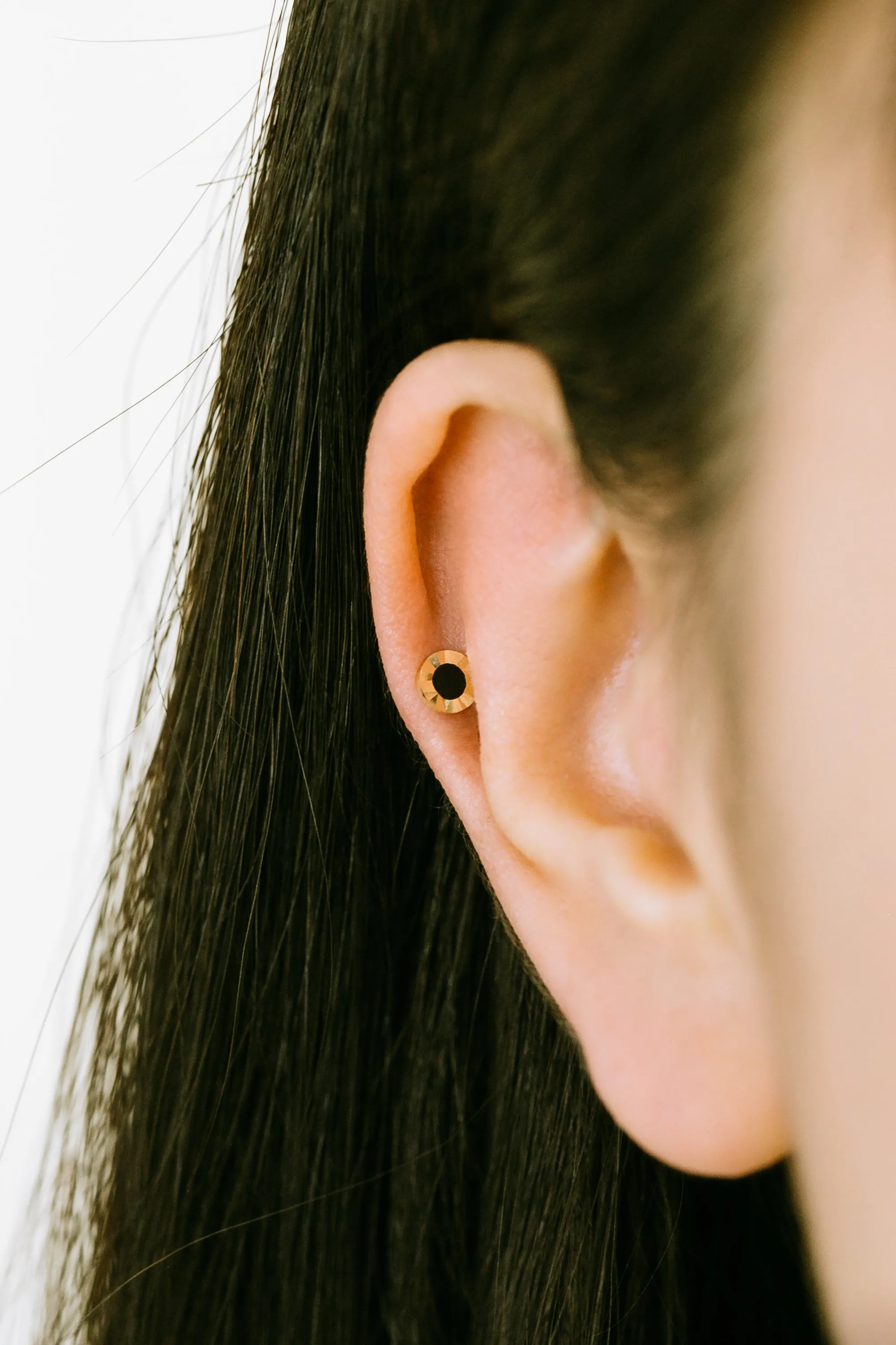 14K GOLD JEWELRY MINIMALIST DELICATE BLACK CIRCLE GOLD CUT ROUNDED BARBELL EAR STUD EARRING PIERCING