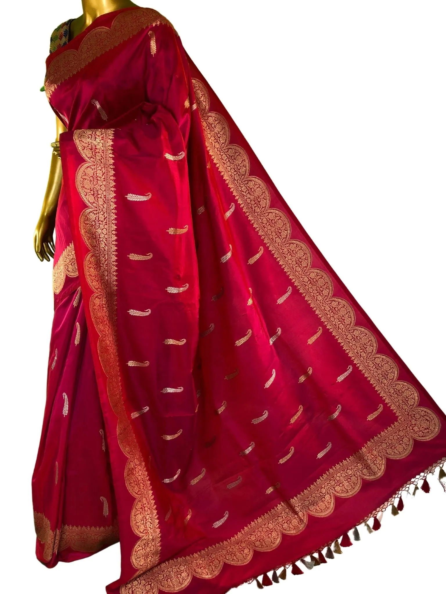 Magenta Red Color Pure Katan Banarasi Saree with Scallop Border