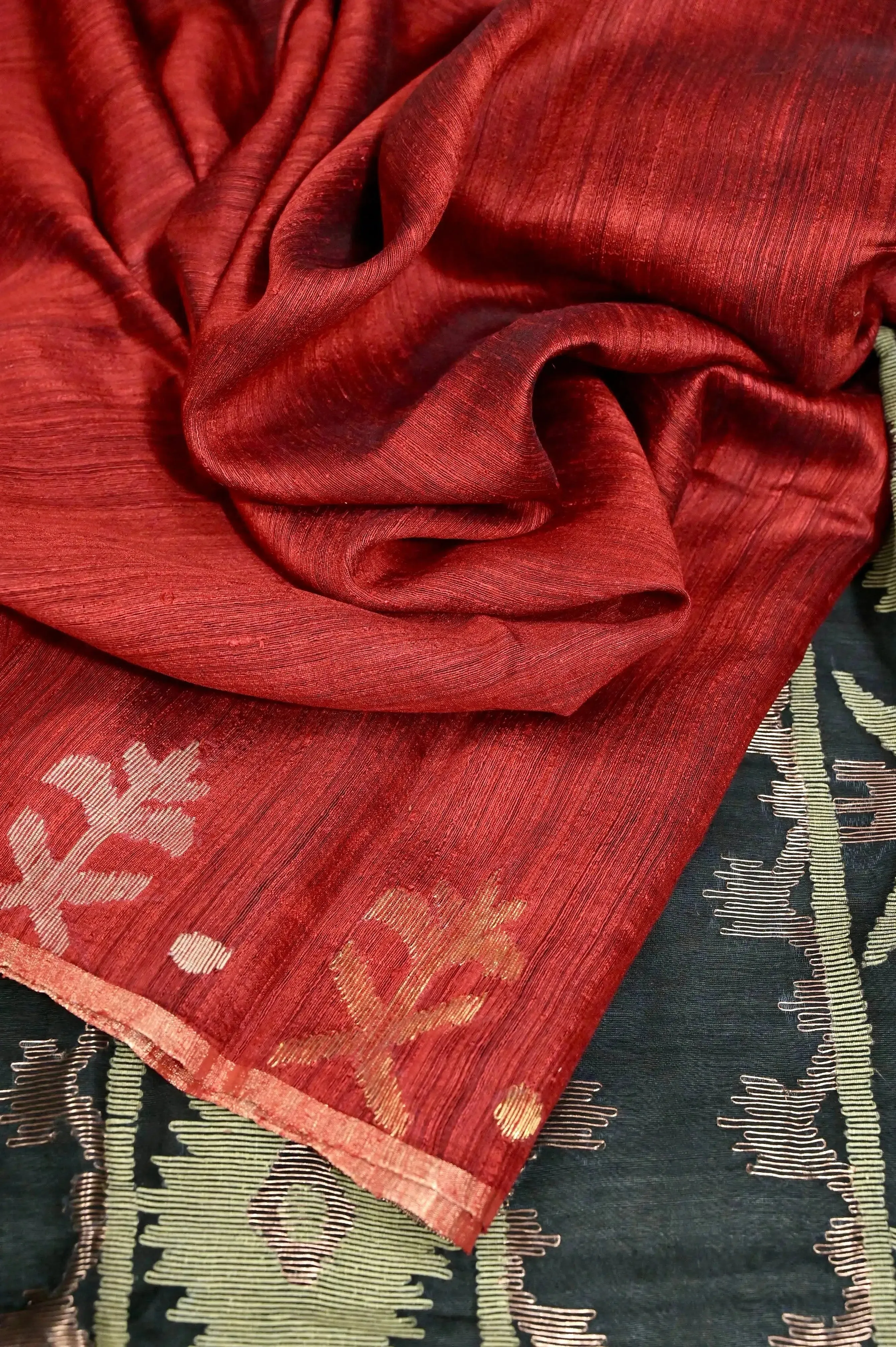 Maroonish Red Color Pure Matka Silk with Jamdani Pallu